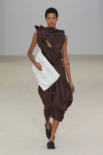 Look 15